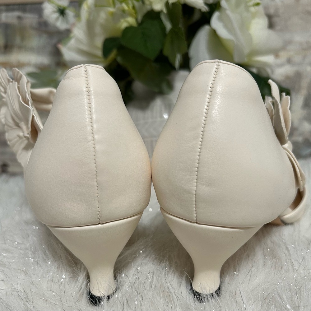 Coutge Cream Women's Shoes with Floral Detail - Picture 4 of 4